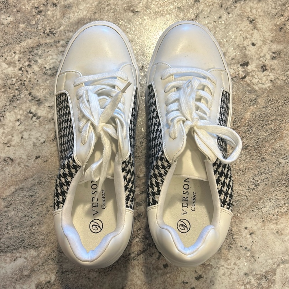 Versona wedged insole tennis shoes